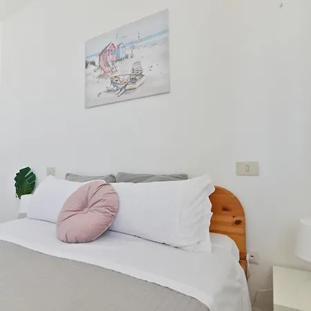 Izzhome Maris Nyaraló Pula